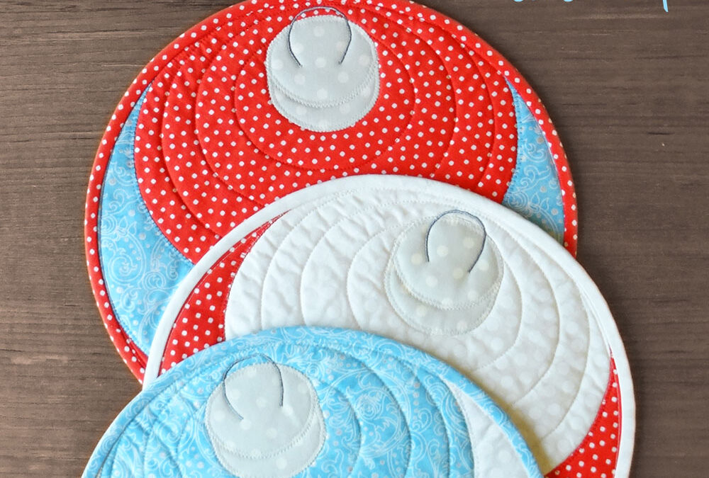 Making Merry with Janome! Christmas Ornament Placemat {tutorial}